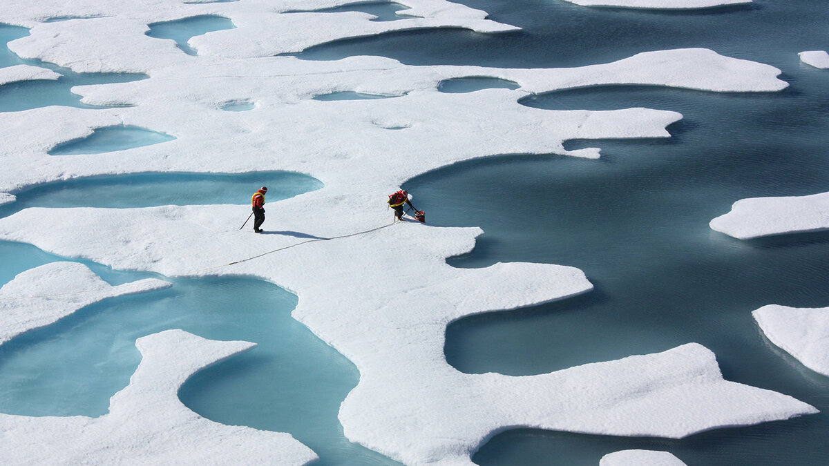    !Таяние льда в Арктике. 12 июля 2011© Фото : NASA Goddard Space Flight Center