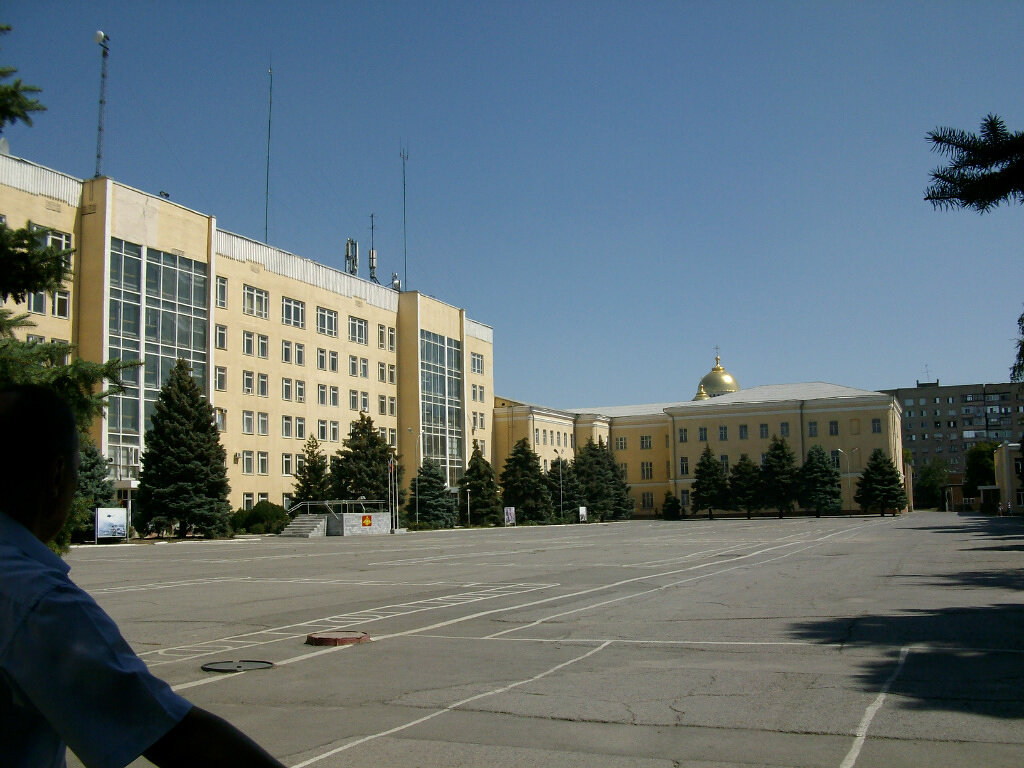 НВВККУС плац и учебные корпуса. фото моё.