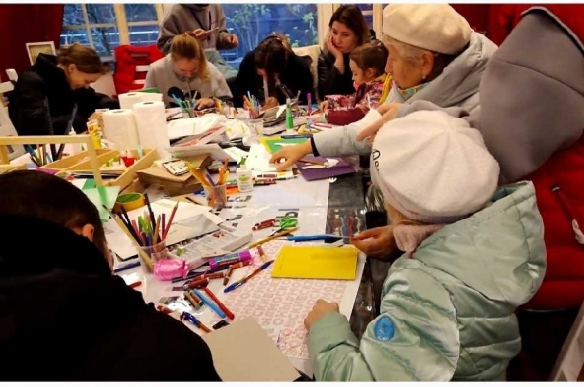    На ВДНХ работает пункт писем солдатам