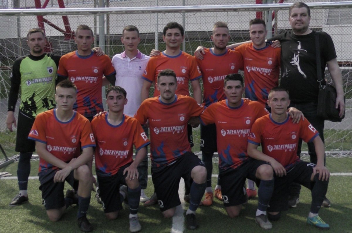    Оранжевые устроили себе веселую жизнь.