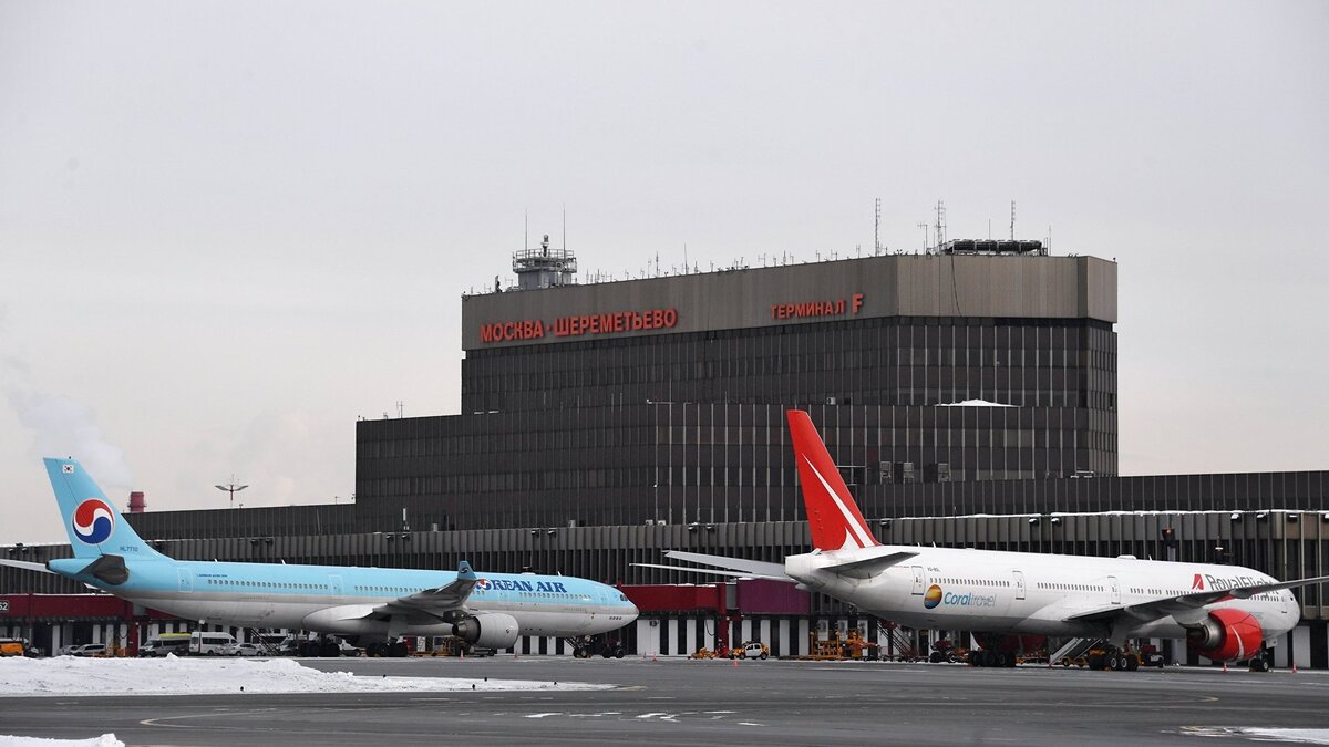    Самолеты у терминала F в аэропорту Шереметьево© РИА Новости . Кирилл Каллиников