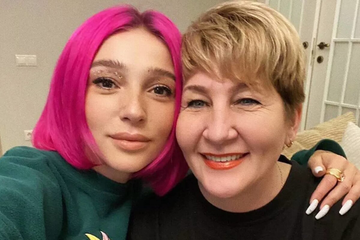     «У мамы противоположный вкус на мужчин»: Настя Ивлеева попросила Наталью выбрать ей бойфренда