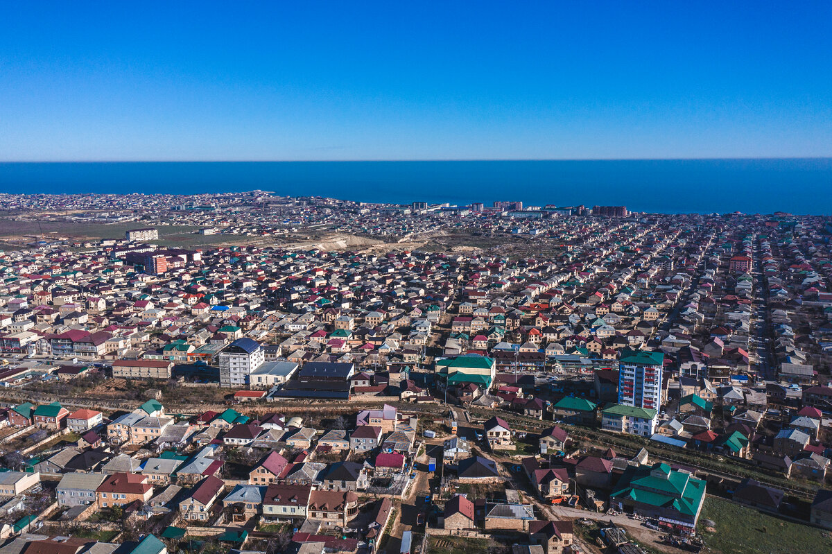 📍 Дербент - это сотни узких улочек и переулков, которые переплетались и нагромождались веками.