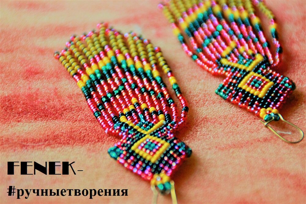 
С большой любовью и радостью сплела украшения, вышила и сшила сумочки для Ольги Алексеевны❤

Благодарна ей до сих пор за то, что она помогла мне начать мой путь!

И скажу вам, этот заказ был не единственным от нее😉

Я любила работать с этой уникальной (во всех смыслах) женщиной.
Работать над заказом для Абрамовой - опыт на многие лета!

Творя украшения для Ольги Алексеевны, я поняла, что изделия, сделанные на станке, - не мой вариант...
Они недостаточно качественные и прочные, чтобы выдержать служение человеку, который любит постоянно трогать и крутить их на себе!
