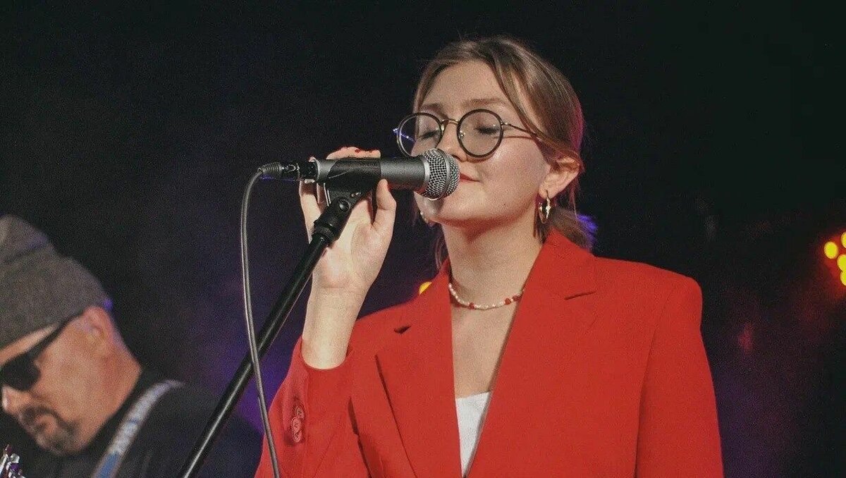     17-летняя Екатерина Шадрина из Тюмени завоевала призовое место в творческом конкурсе образовательного проекта МТС «Поколение М». Школьница взяла приз зрительских симпатий вокального направления, наставником которого выступила Полина Гагарина.