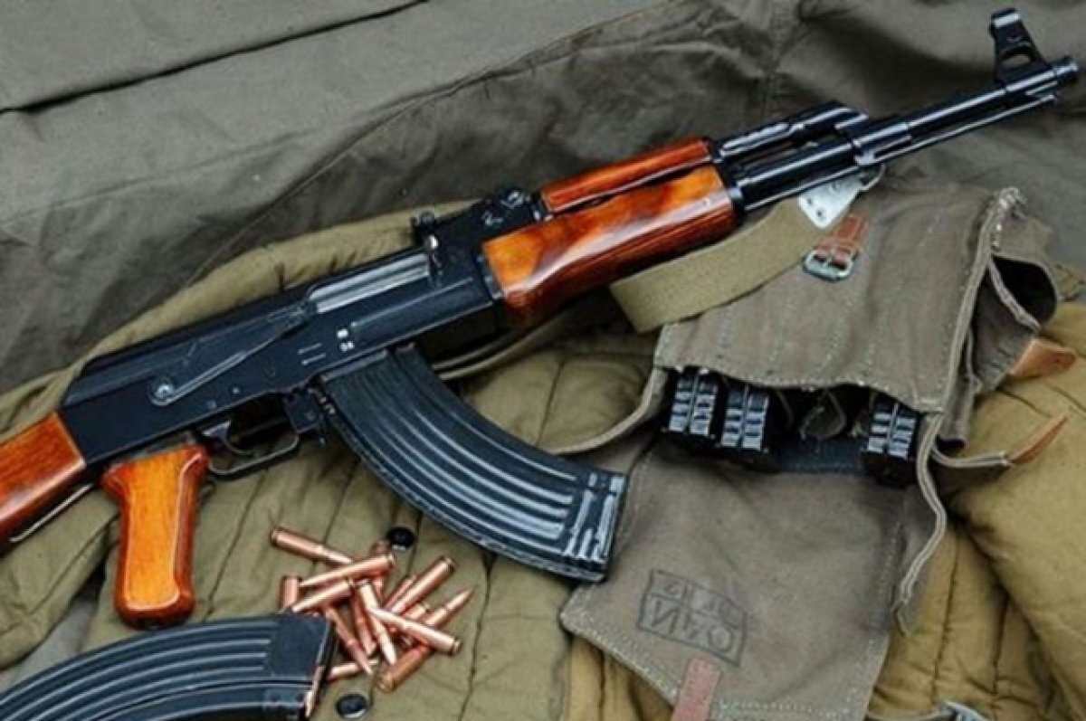    Спикер ЗСНО Евгений Люлин предложил школьникам пострелять из АК-47