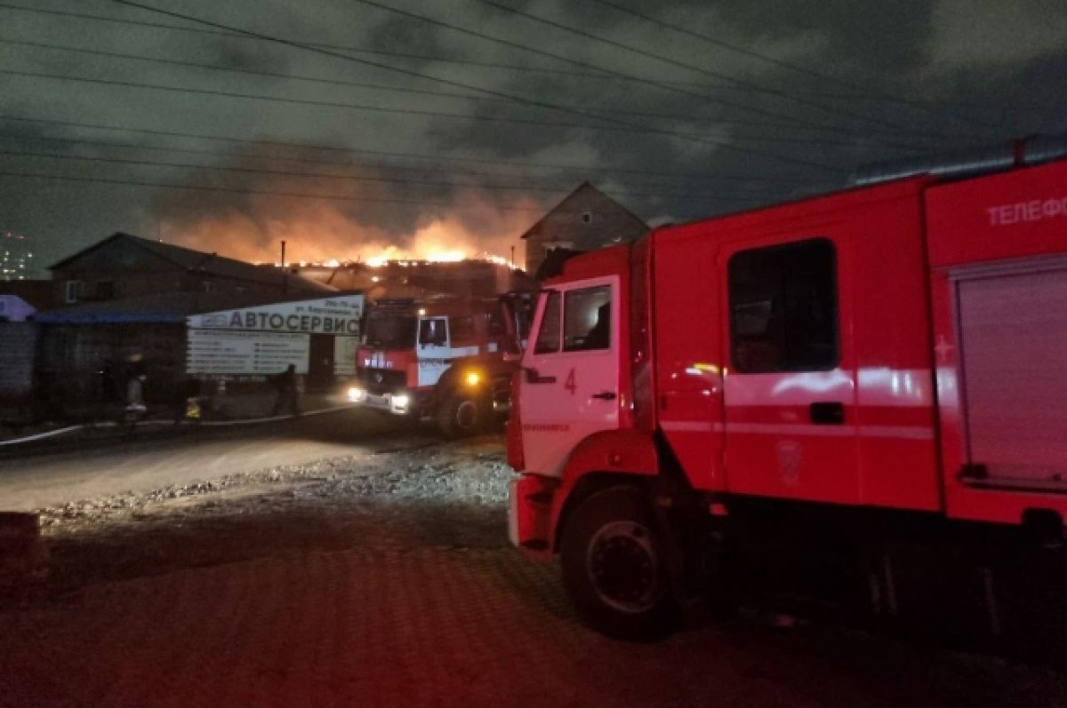    Площадь пожара составила около 600 квадратных метров,