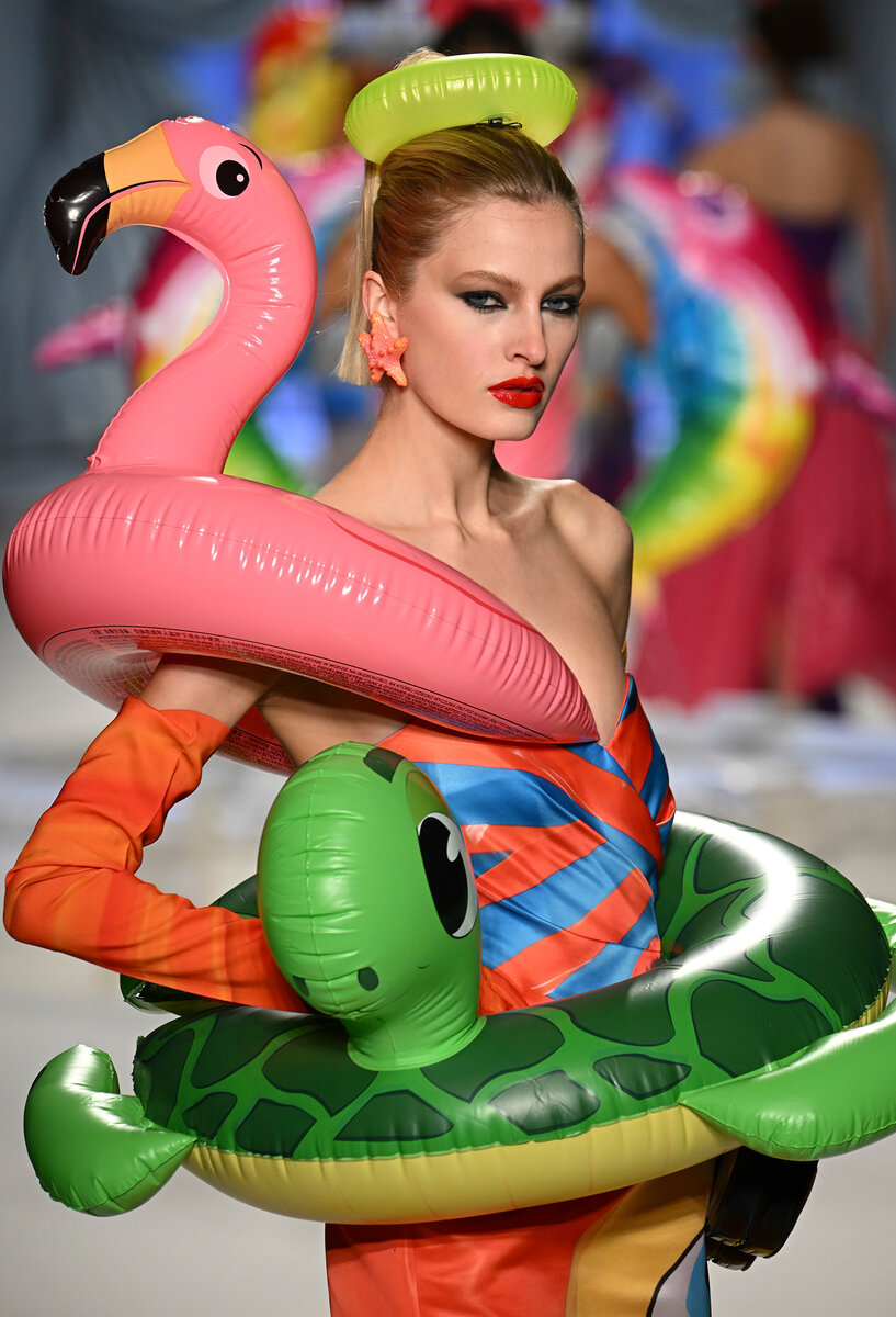    Moschino весна-лето 2023LEGION-MEDIA
