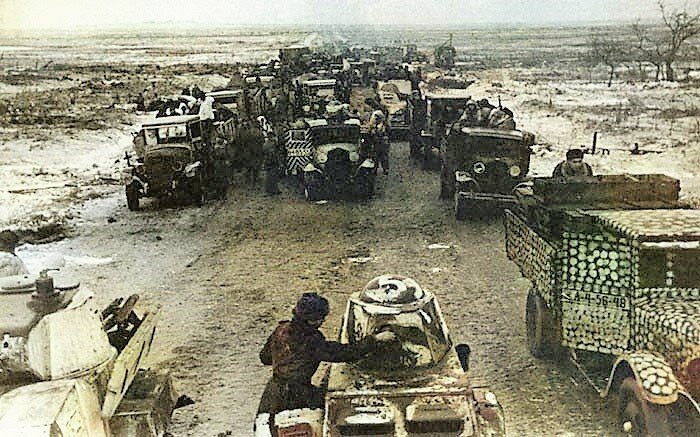 Осень 1941 года. Колонна на марше.