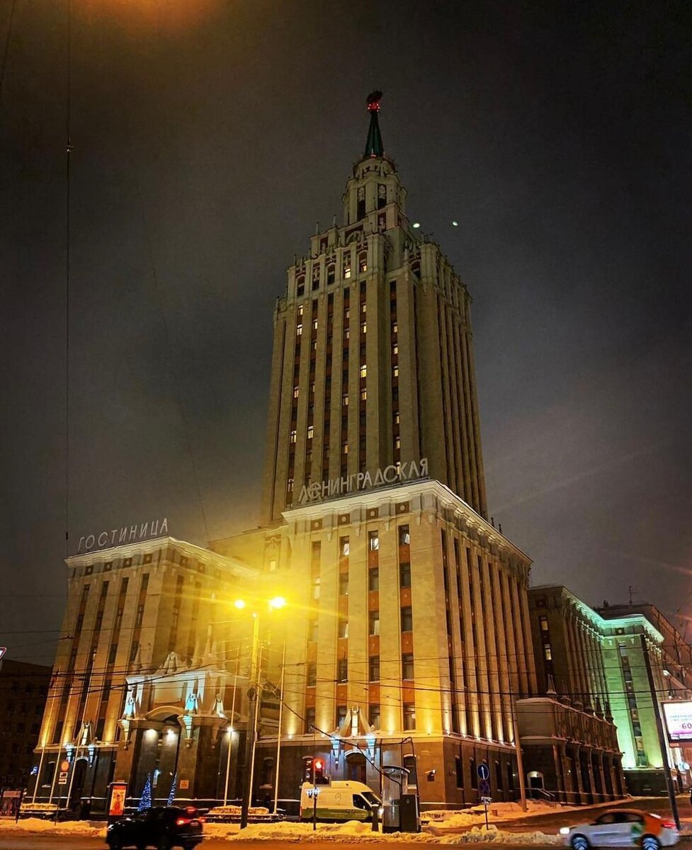 Гостиница Ленинградская © "Покажу Москву"
