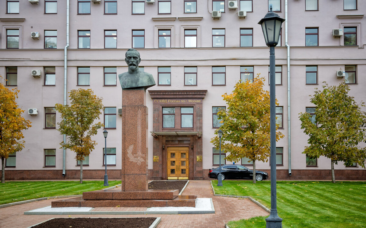 Адрес мура. Петровка 38 здание. Здание МВД на Петровке 38. Здание Мура Петровка 38. Здание Мур на Петровке 38.