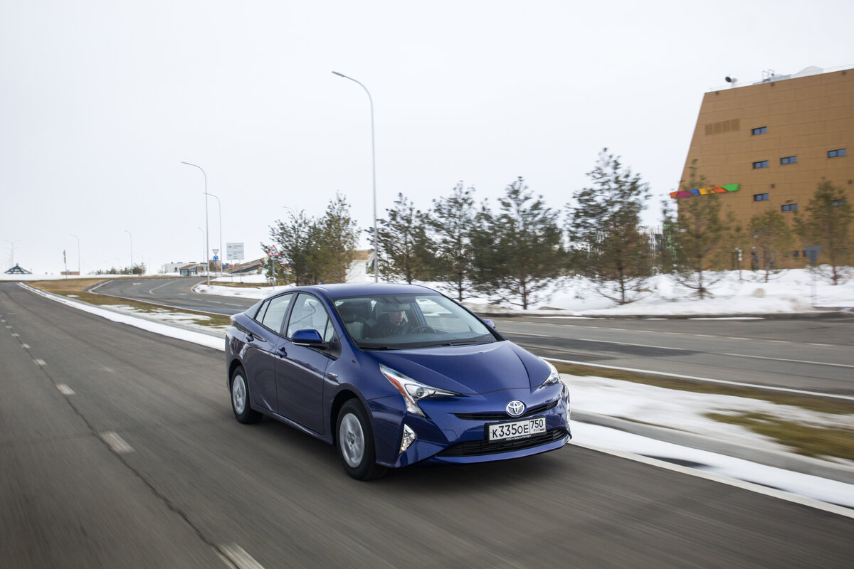 Испытываю Toyota Prius русской зимой | АВТОДЗЕН | Дзен