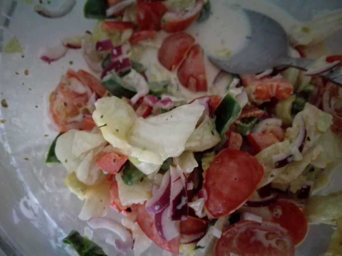 В предверии дня Святого Валентина, хочу порекомендовать вам салат для романтического ужина. Я расскажу вам, как приготовить вкусный салат "Цезарь". 