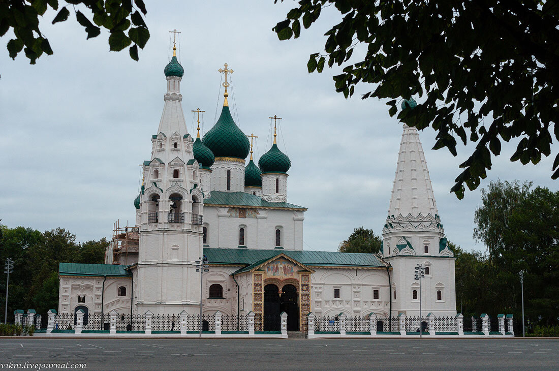 исторический центр ярославля. ярославль наследие юнеско. памятники юнеско в ярославле. главная достопримечательность ярославля церковь ильи пророка. старый город ярославль.
