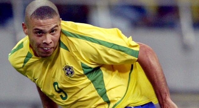  Легендарный нападающий сборной Бразилии Роналдо рассказал о происхождении своей причудливой стрижки на ЧМ-2002.
 -У меня была травма ноги, и все только об этом говорили.-2
