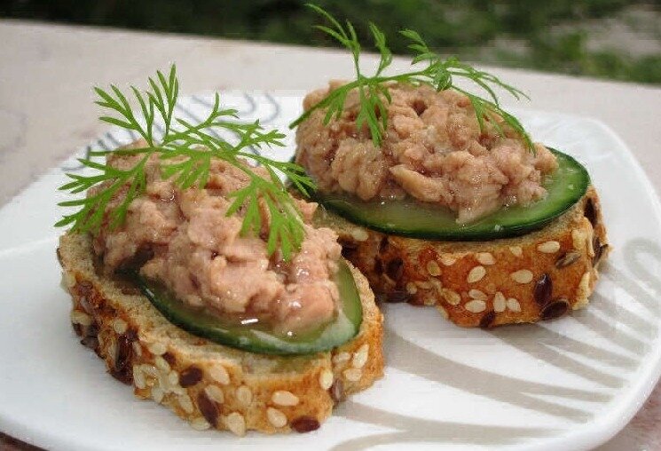Закуска с печеночным паштетом