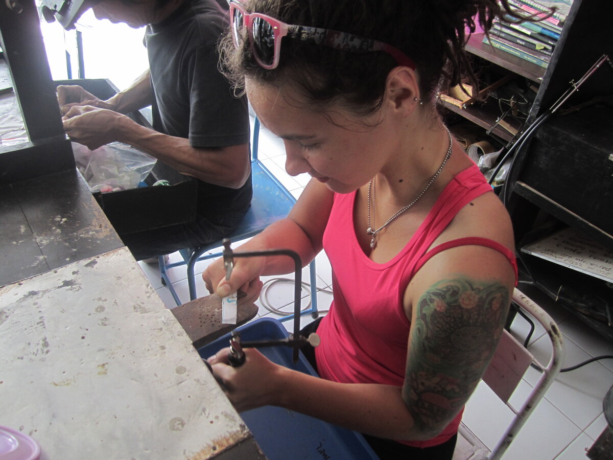 Алиса Флоризель в мастерской на Бали