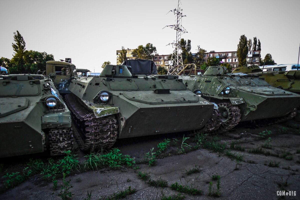 Нашли отстойник колесной и гусеничной военной техники посреди города |  ComDig | Urban Exploration | Дзен