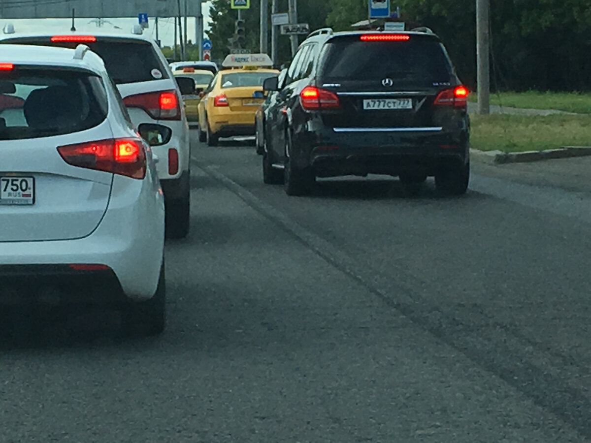 1. Вот тут классика - 777-777 на дорогом мерсе

