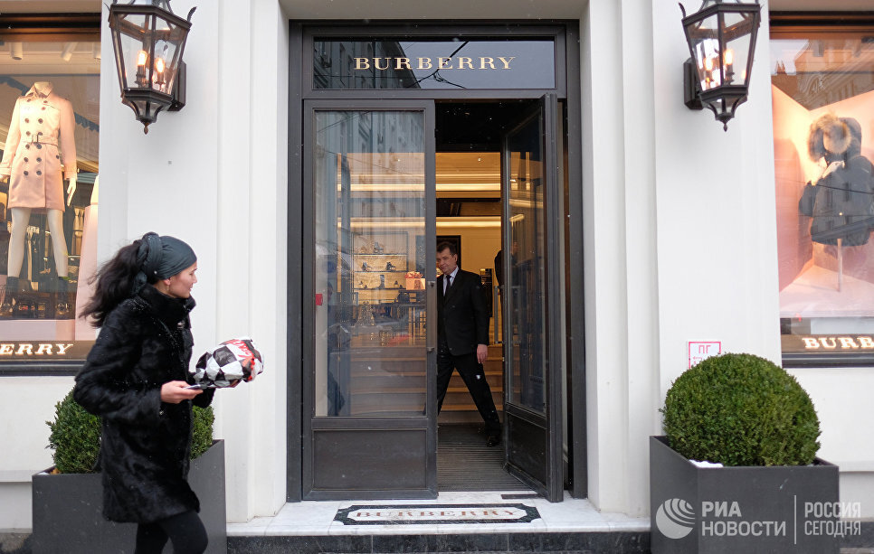 © РИА Новости / Наталья Селиверстова Бутик Burberry в Москве