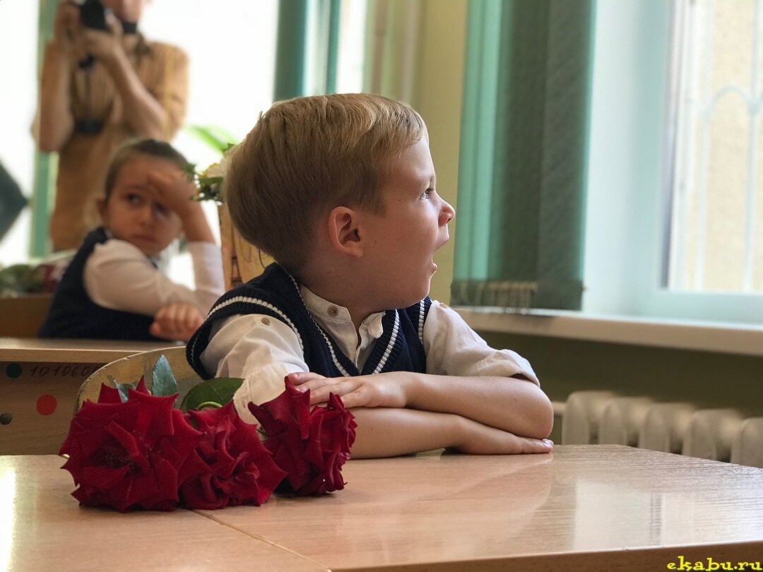 Картинки после каникул. Первоклассник. Смешные первоклассники. Плачущий первоклассник. Смешные школьники на 1 сентября.