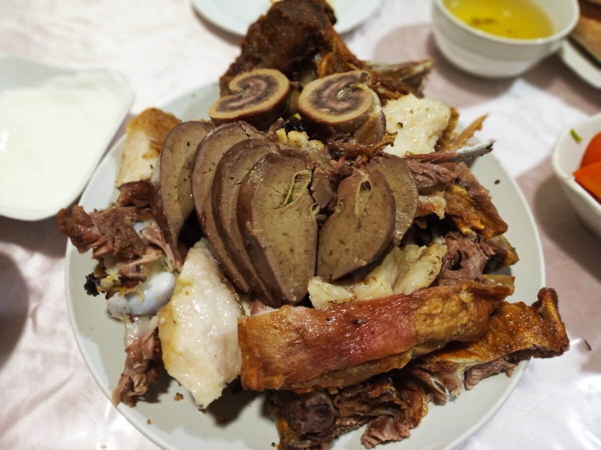 собственно это оно и есть - барашка прямиком из тандыра. город Термез, август 2018.