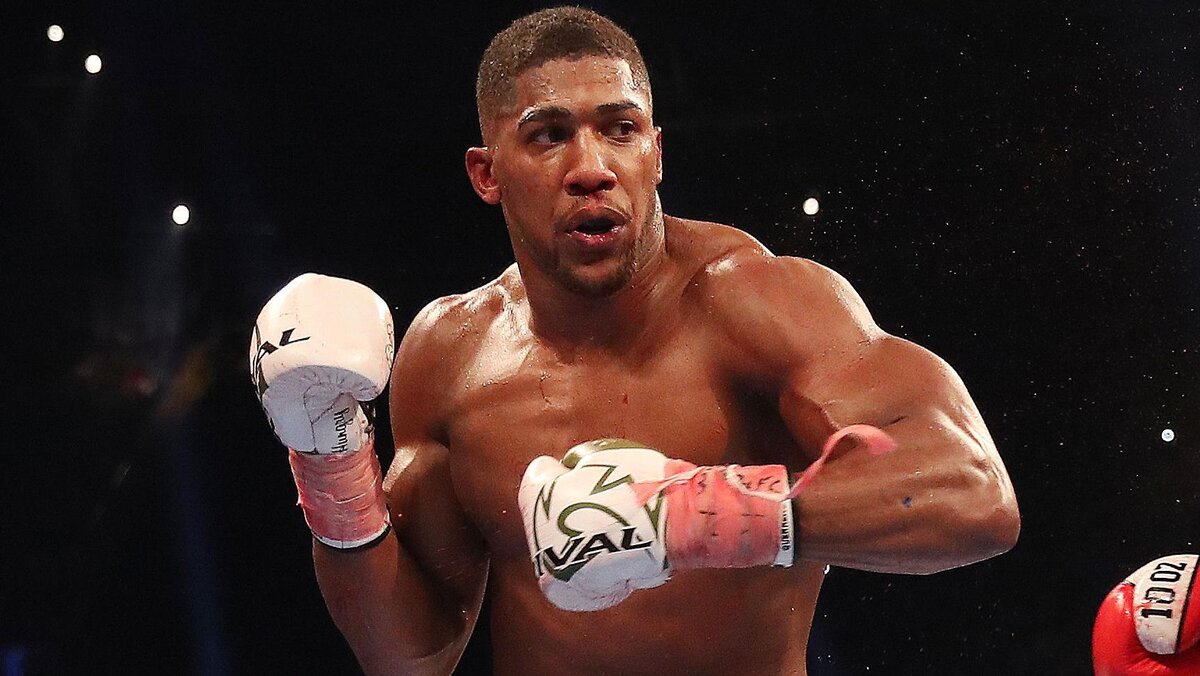 У чемпиона мира по боксу Джошуа очень атлетичная шея