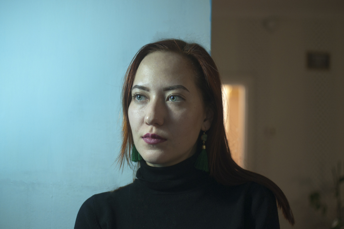 Фото 1 -  съемка в домашних условиях с источником света - лампа 