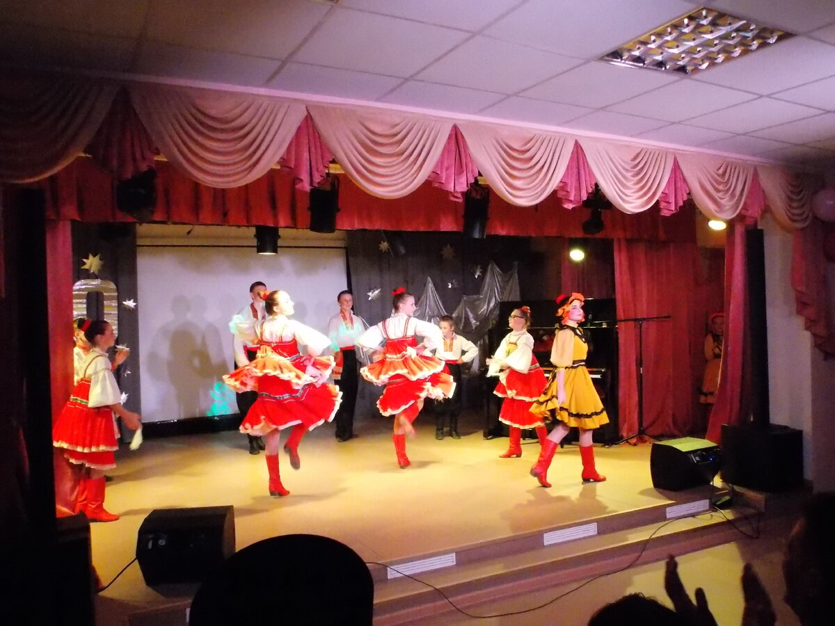 Концерты в стенах Бегуницкой школы искусств - всегда событие. Но на этот раз зрители собрались на юбилей: этой цитадели музыки, танца и изобразительного искусства - 30!