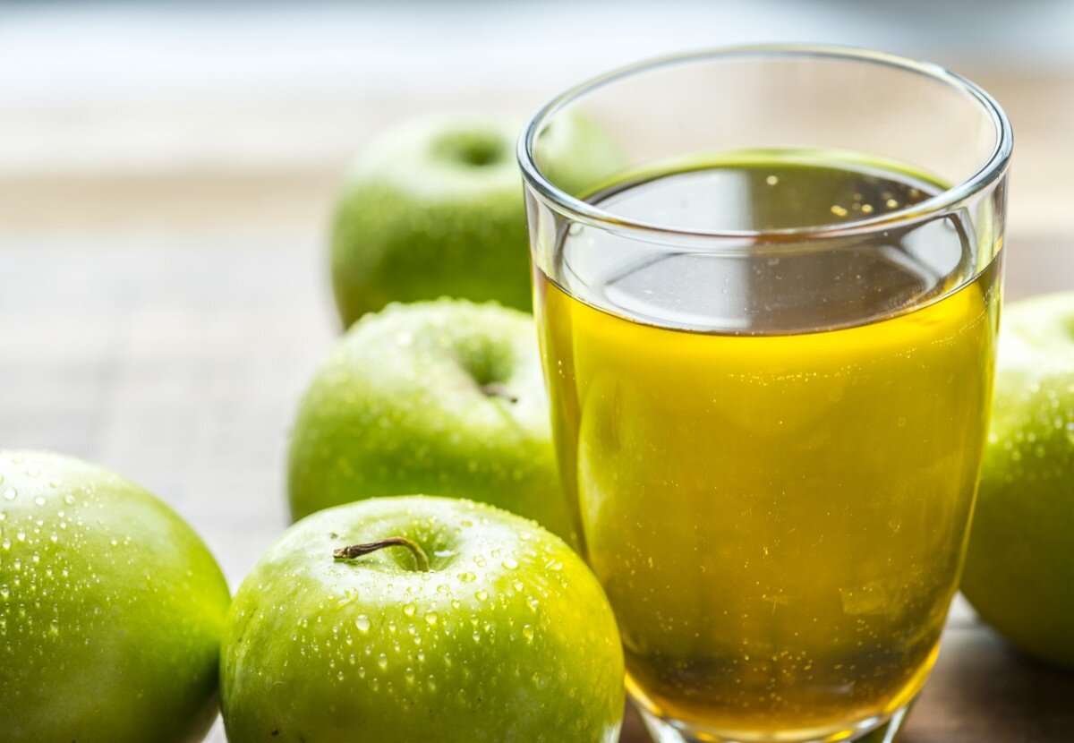 Роскачество проверило пакетированный яблочный сок 33 популярных торговых марок и ответили на вопрос о том, какой из них лучше и действительно ли такой сок делают из яблок, а не из воды с...-2