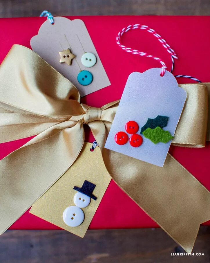 При создании открыток пригодятся даже пуговицы!