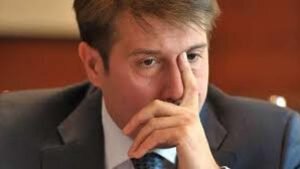По сообщению издания «Ъ», в столице во время совместной операции московской полиции и ФСБ задержали бывшего заместителя министра энергетики России Вячеслава Кравченко. Экс-чиновника подозревают в мошенническом хищении 9 млн руб благодаря фиктивному трудоустройству своей знакомой.