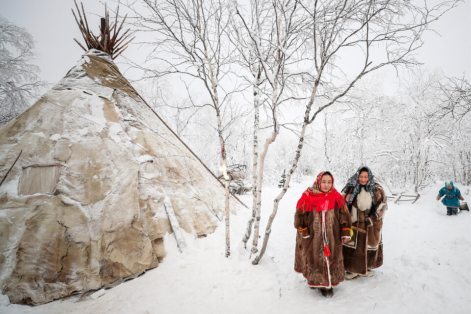 Сбор снега. Чумработница. Женщина оленевод. Видео чумработница для детей дошкольного. Чумработница.