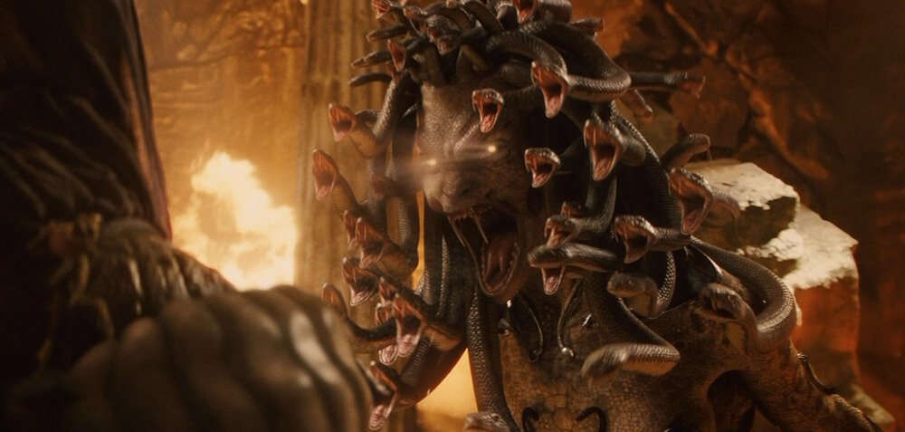 Всякому, кто вдруг узнал в этой гневной особе свою тещу, автор обзора искренне сочувствует и желает не терять стойкости и оптимизма.