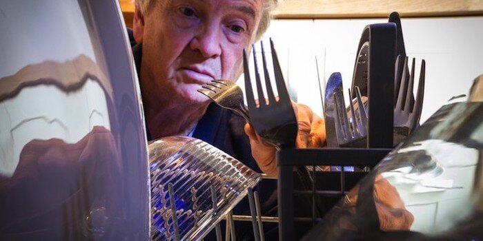 В посудомоечной машине смотрели?
