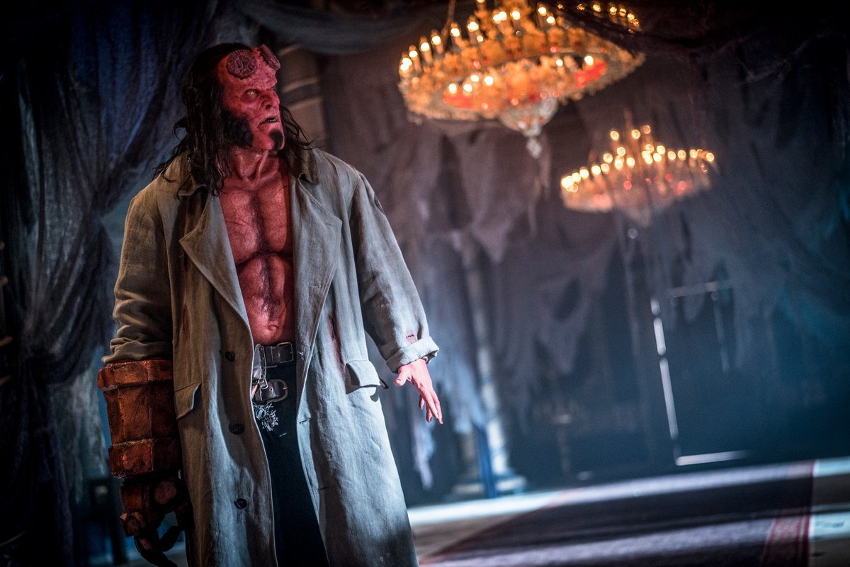 Хеллбой фильм 2019 Дэвид Харбор. Хеллбой / Hellboy (2019). Хеллбой Возвращение кровавой королевы.