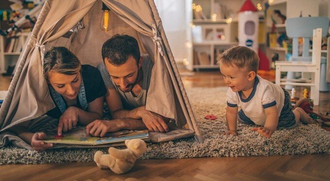  Хотите, чтобы ребенок вырос успешным? Изучайте его, предлагайте подходящие занятия, прививайте любовь к учебе и преодолению трудностей. К такому выводу пришли авторы книги «Рецепт: секреты воспитания успешных детей» Татша Робертсон и Рональд Фергюсон. Они рассказывают, что такое стратегическое воспитание и почему важно научить ребенка читать до детского сада.Родителям 