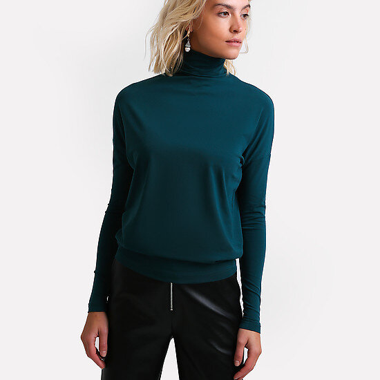 На фото: водолазка VILATTE (арт. D49-524 aqua green).