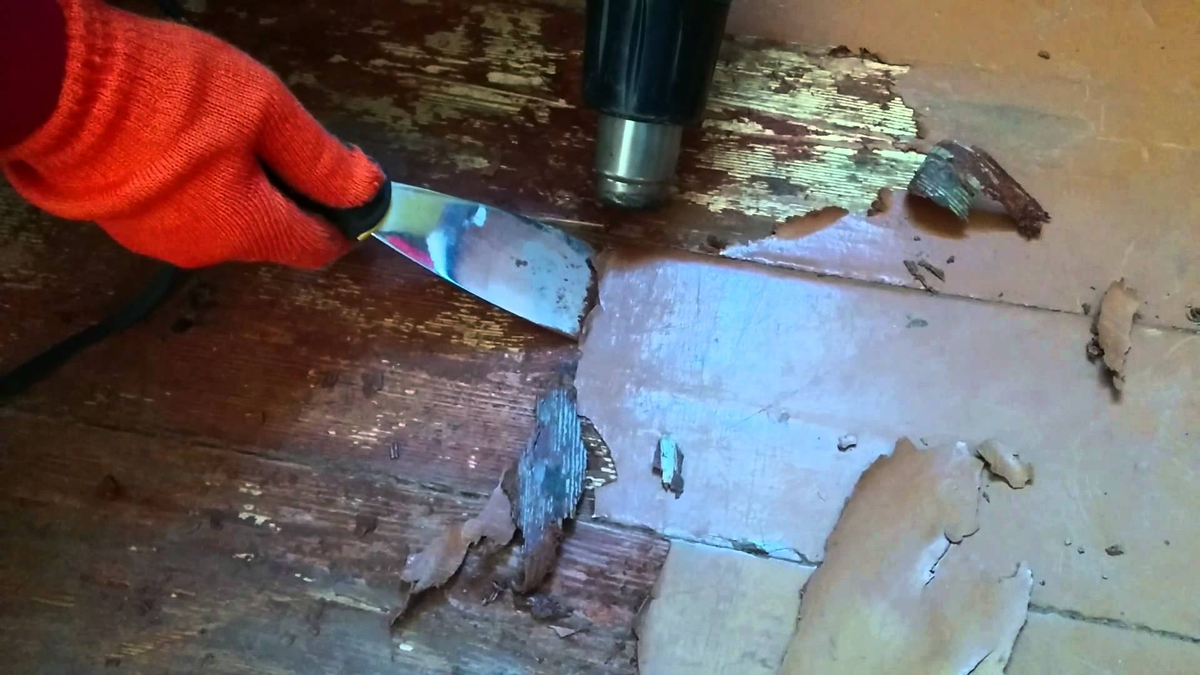 Удаление старого покрытия лака или краски с деревянной панели