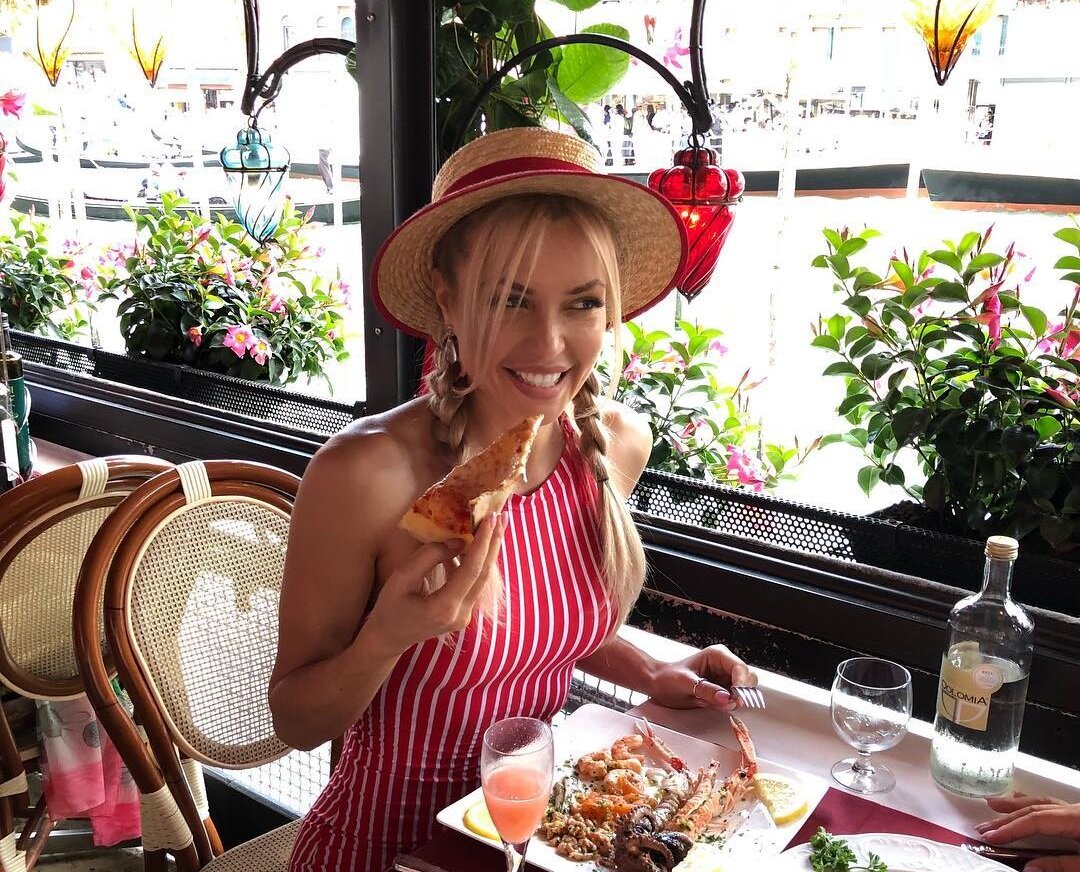 Фитнес-модель Катя Усманова любит на завтрак пиццу. Но только пару раз в год. Источник: инстаграм @usmanovakate