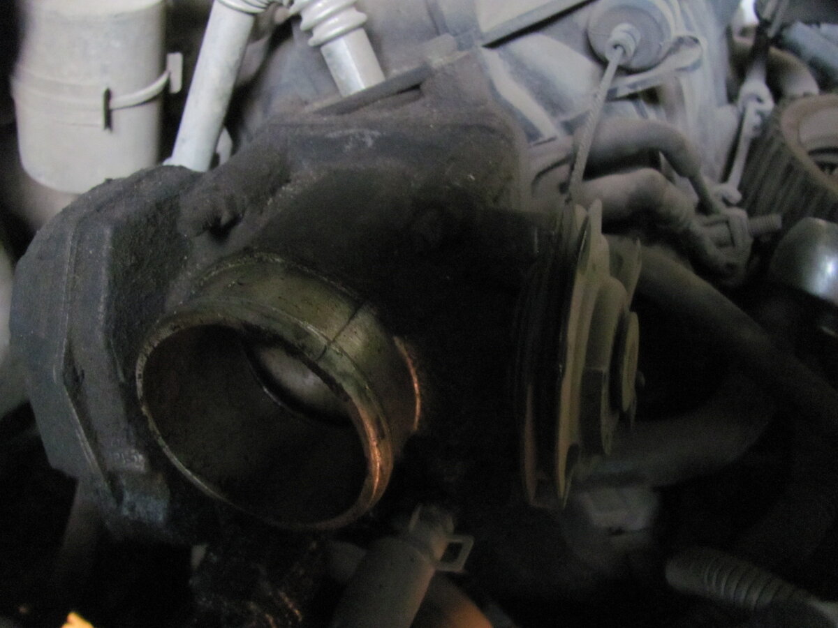 грязная дроссельная заслонка