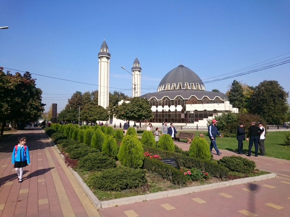 Город нальчик. Мечеть Нальчик. Центральная мечеть Нальчик. Мечеть Нальчик Шогенцукова. КБР город Нальчик мечети.