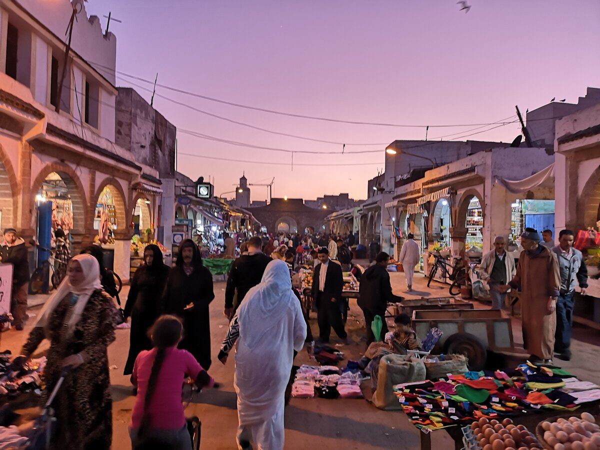 Как развлекаются в Марокко? Купите турбо-виагру на рынке и узнайте главный секрет марокканских мужчин.