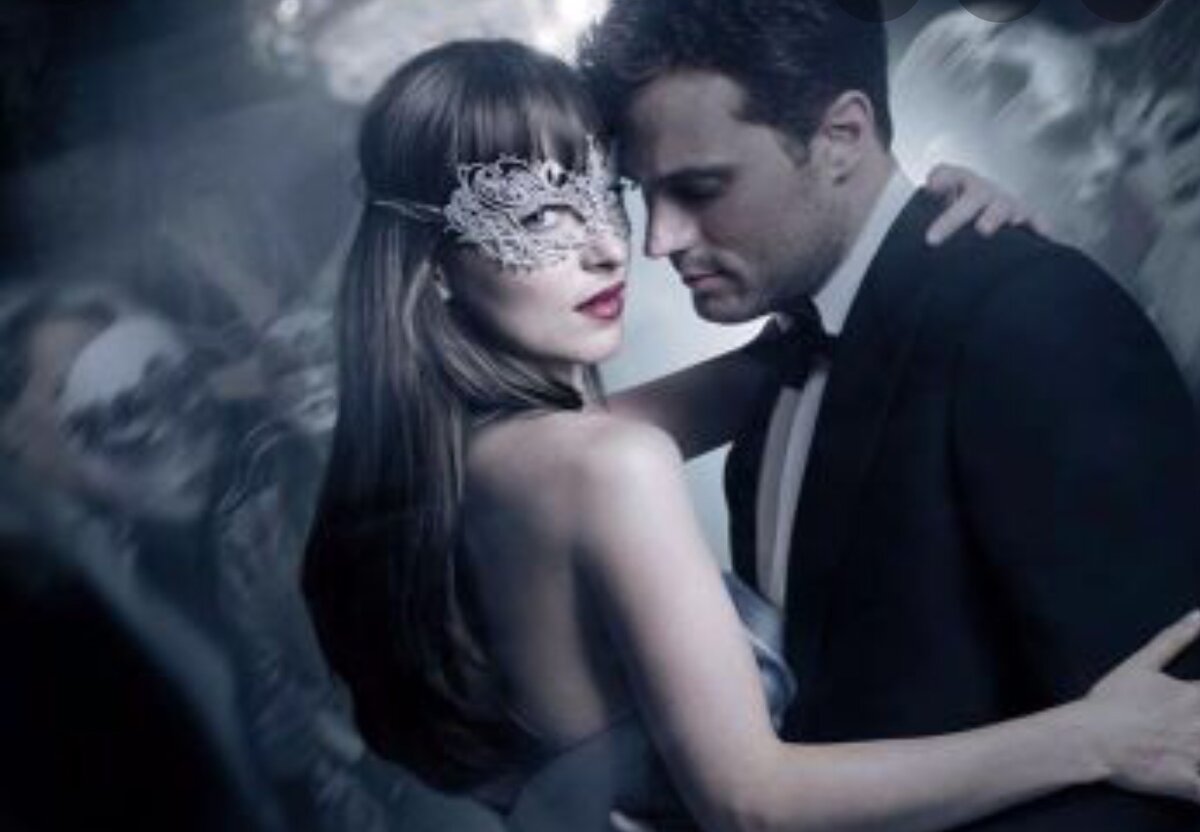 Есть основные правила для достижения цели, на начальных этапах у более молодых это знакомства с его друзьями , интересами и тд, постарайся стать для него не просто любимой женщиной но и другом это очень дорого стоит, ведь тогда ты не будешь относиться к числу женщин которые сидят дома пока их мужчины пьют пиво в баре с друзьями, твой мужчина будет сам хотеть провести время с тобой как в компании друзей так и без, следующих шак и самый важный это научиться доверять и этот пункт поставить превыше всего ведь когда порывы ревности происходят редко ты испытываешь некое удовольствие от того что ты либо он ревнует значит любит нуждается и боиться потерять но когда это происходит на постоянной основе это начнёт надоедать и в конце концов преведет к тому что кто то из портеров начнёт отдолятся и сказке конец, если вы научитесь это делать то все изменить, научитесь находить компромисс.