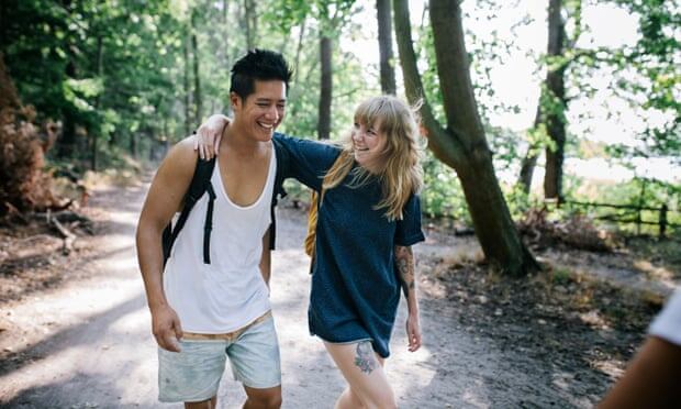 Выясните, что ваш партнер должен чувствовать себя любимым-и дайте ему это. Фотография: Hinterhaus Productions/Getty Images