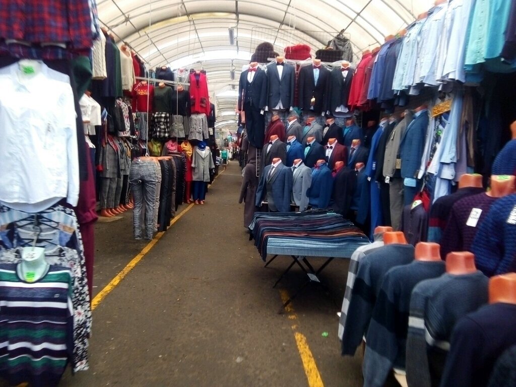 Товар закупили, а продавать некому!