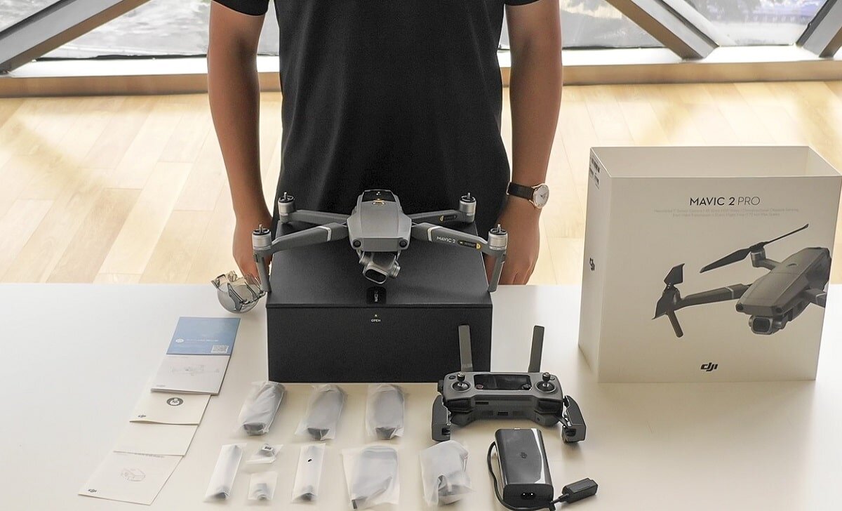 Коробка квадрокоптера. Mavic 2 Pro. DJI Mavic 2 Pro. Mavic 2 Pro коробка. DJI Mavic 2 Pro коробка.