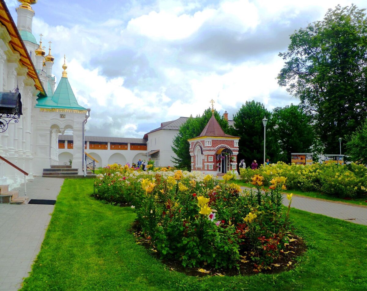 Толгский монастырь с Волги