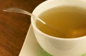    Мясо хорошо промыть и поставить вариться на небольшом огне на 1,5-2 часа. По мере выкипания воду нужно доливать. Секрет любого супа в том, что чем дольше вариться мясо, кости или курица, тем мягче оно будет и наваристее сам бульон. Но не переусердствуйте, чтоб ваш суп не превратился в кашу. 