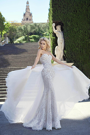 При покупке оно обойдется в 60 тысяч рублей, а на доске объявлений Врэнто точно такой же наряд стоит вчетверо меньше — всего 15 тысяч! Ну какое свадебное платье вы сможете купить за 15 тысяч рублей — что-нибудь простое и скучное?А может, лучше арендовать за те же деньги дорогое платье от кутюр? В нем невеста будет выглядеть и, что главное, чувствовать себя на миллион! Все просто и выгодно!